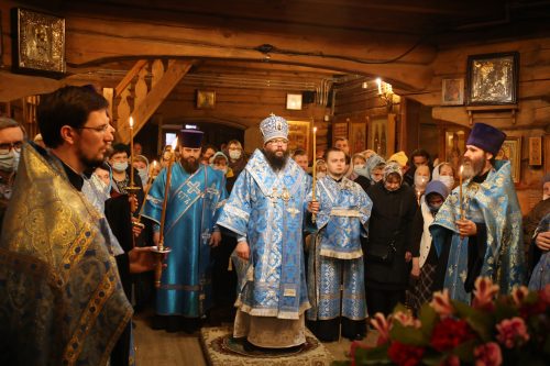 В канун праздника Благовещения Пресвятой Богородицы архиепископ Егорьевский Матфей совершил всенощное бдение в храме Благовещения Пресвятой Богородицы в Раеве