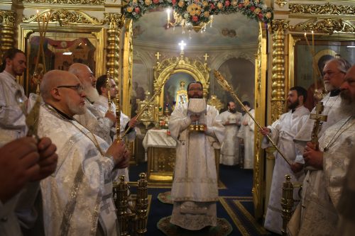 Архиепископ Егорьевский Матфей совершил Божественную литургию в храме Рождества Пресвятой Богородицы во Владыкине