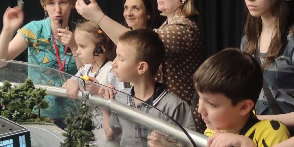 Воспитанники воскресной школы при храме иконы Божией Матери «Живоносный Источник» в Бибиреве посетили выставку