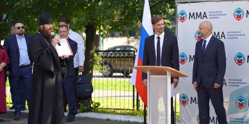 Иерей Иоанн Янушек посетил торжественную линейку Московской международной академии