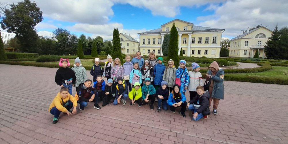 Около 450-ти школьников посетили усадьбу Свиблово