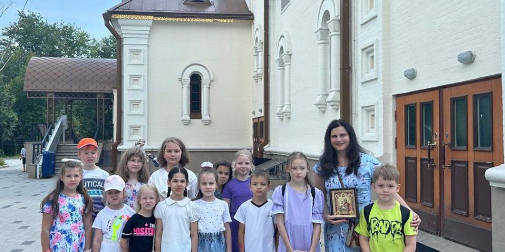 В летней школе при храме иконы Божией Матери «Неопалимая Купина» в Отрадном прошли занятия, посвященные Петру и Февронии