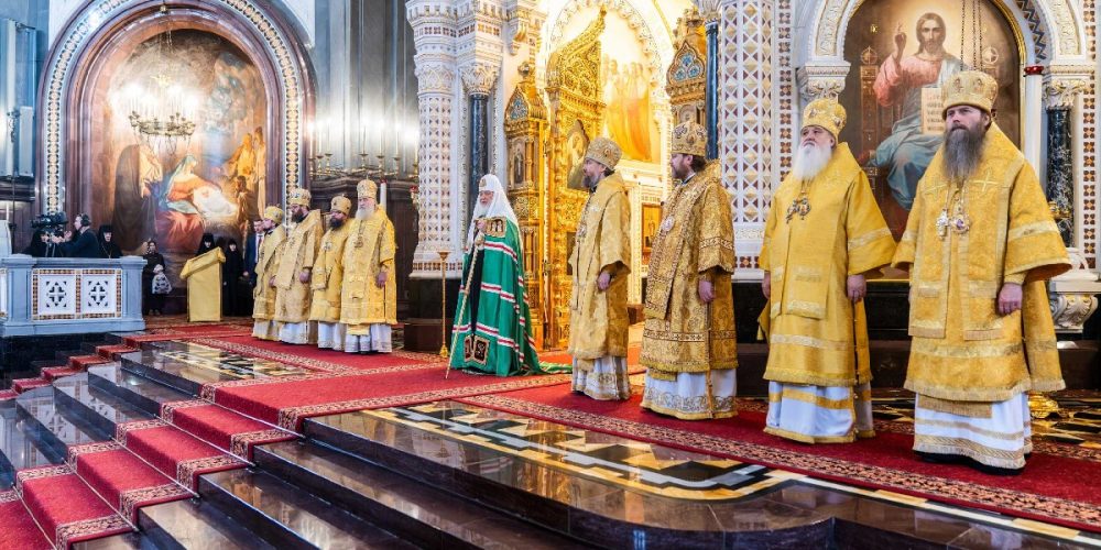 Архиепископ Егорьевский Матфей сослужил Святейшему Патриарху Кириллу за Божественной литургией в Храме Христа Спасителя в день памяти святителя Филарета, митрополита Московского