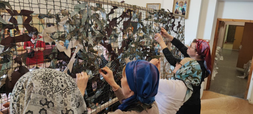 Открылась мастерская по плетению маскировочных сетей