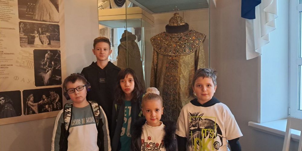 Воспитанники воскресной школы при храме святого благоверного князя Александра Невского в Лианозове сходили на театральную премьеру