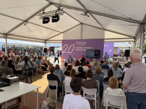 Настоятель храма Ризоположения в Леонове провел беседу в рамках книжного фестиваля «Красная площадь»