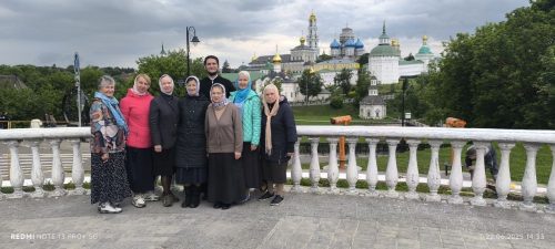 Учащиеся просветительских курсов храма святого благоверного Димитрия Донского в Раеве совершили паломничество в Сергиев Посад