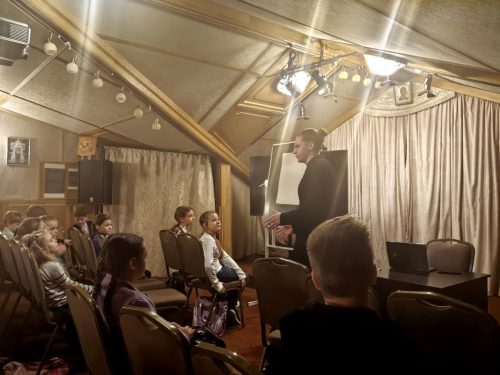 Необычное занятие в детской воскресной школе при храме Покрова Пресвятой Богородицы в Медведково провел студент СДА