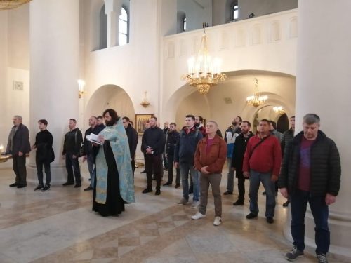 В храме прп. Серафима Саровского в Раеве открылся Сезон обучения в Школе плотницкого мастерства