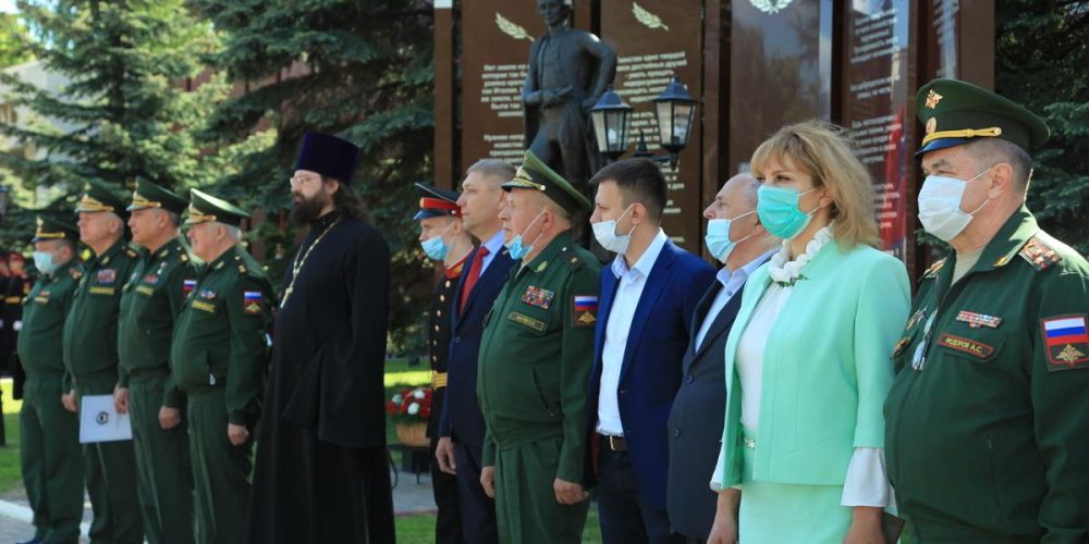 Настоятель храма прп. Серафима Саровского в Раеве принял участие в последнем звонке Московского суворовского военного училища