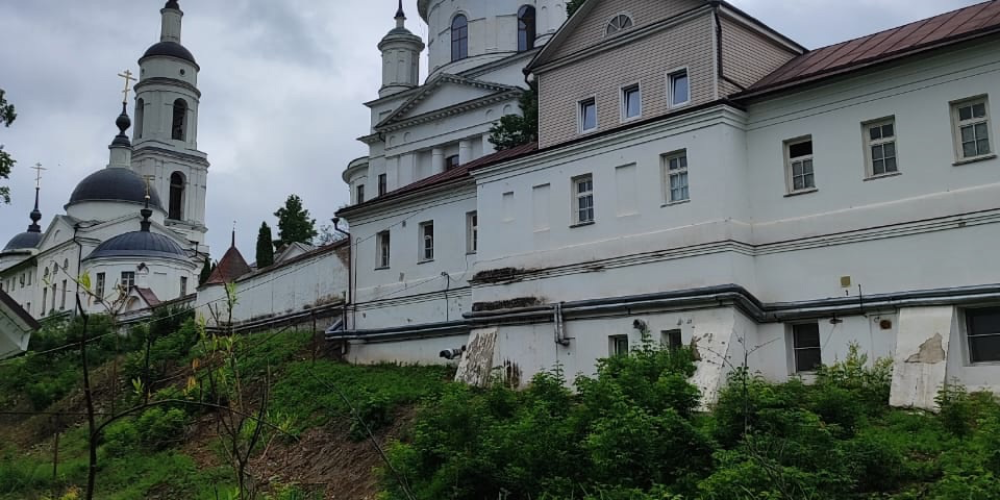 Прихожане храма святых равноапостольных Мефодия и Кирилла в Ростокино отправили очередную помощь в Вознесенский монастырь г.Козельска