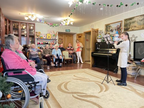 Прихожане храма Усекновения главы святого Пророка Иоанна Предтечи и Крестителя Господня Иоанна в поселке Северный посетили дом престарелых деревни Беляниново