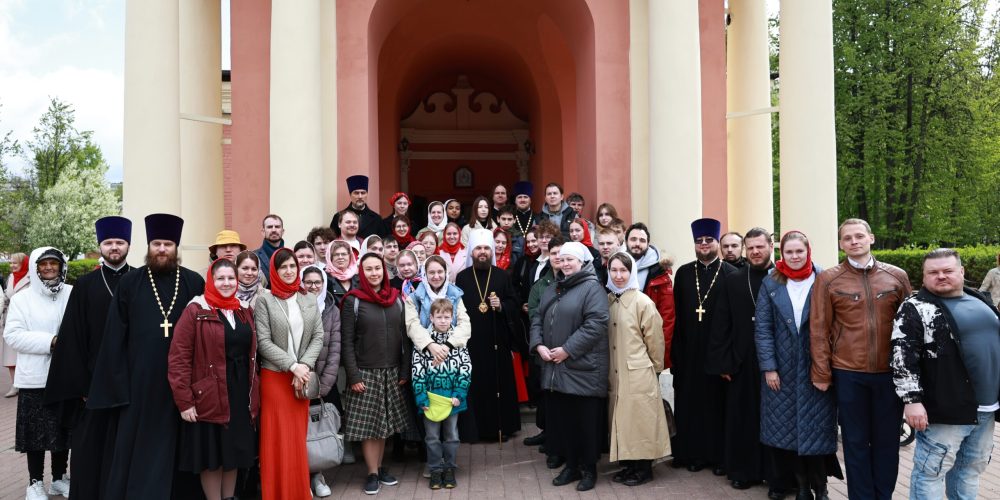 В субботу Светлой седмицы митрополит Арсений совершил молодёжную Божественную литургию в храме Живоначальной Троицы в Усадьбе Свиблово