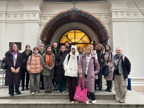В храме Положения Ризы Пресвятой Богородицы во Влахерне, что в Леонове побывали студенты Первого Московского образовательного комплекса
