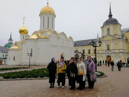 Учебно-паломническая поездка в Троице-Сергиеву Лавру учащихся курса церковной вышивки при храме Неопалимой Купины в Отрадном