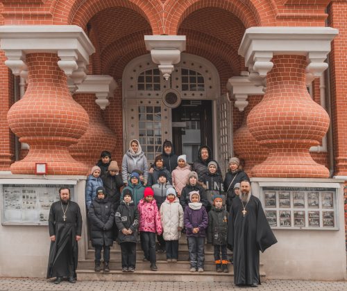 Учащиеся четвертого класса школы №1503 посетили храм Живоначальной Троицы при бывшем приюте Бахрушиных
