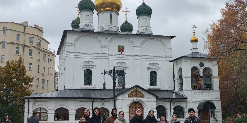Молодежь храма святителя Макария (Невского) побывала в Сретенском монастыре