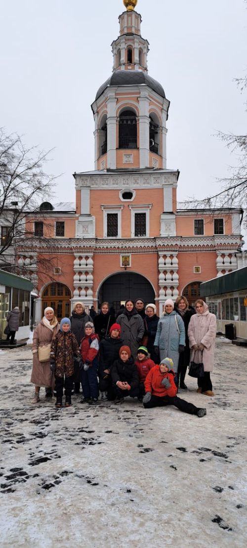 Учащие и учащиеся воскресной школы при храме святителя Макария (Невского), митрополита Московского и Коломенского в Бутырском, посетили Свято-Данилов мужской монастырь