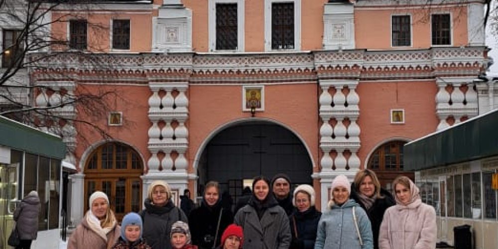 Учащие и учащиеся воскресной школы при храме святителя Макария (Невского), митрополита Московского и Коломенского в Бутырском, посетили Свято-Данилов мужской монастырь