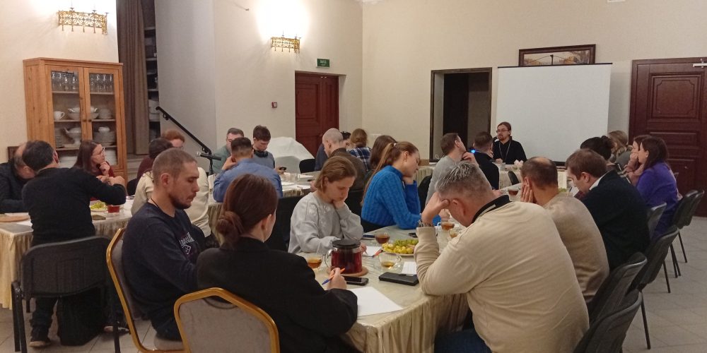 Семинар по самопознанию и искусству отношений: «Реализация нравственной свободы. Реакция на скорбь» состоялся при храме иконы Божией Матери «Неопалимая Купина» в Отрадном