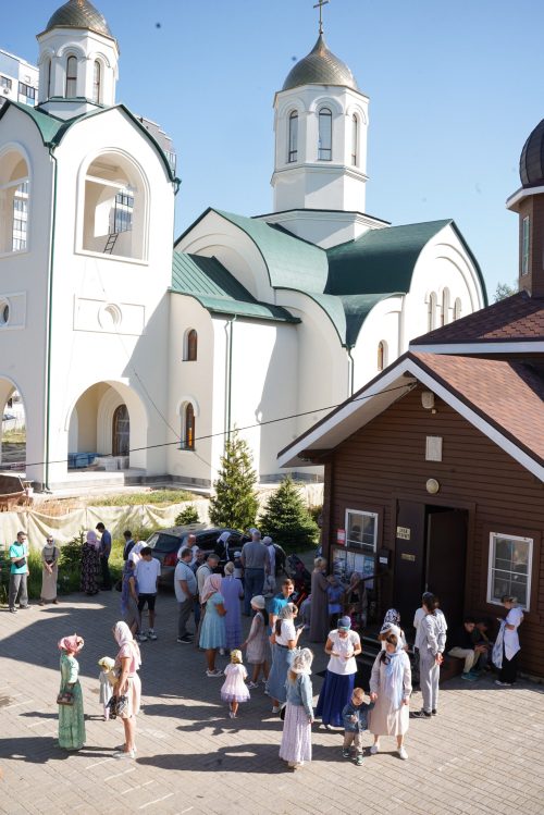 На приходе храма Усекновения главы Пророка, Предтечи и Крестителя Господня Иоанна в поселке Северный торжественно проводили лето