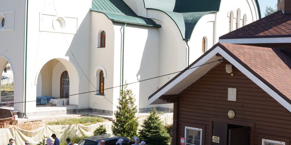 На приходе храма Усекновения главы Пророка, Предтечи и Крестителя Господня Иоанна в поселке Северный торжественно проводили лето