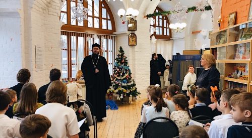 Детский Рождественский праздник в храме Тихвинской иконы Божией Матери в Алексеевском
