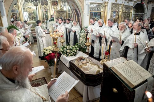 Архиепископ Егорьевский Матфей сослужил митрополиту Воскресенскому Григорию за отпеванием новопреставленного протоиерея Леонида Ролдугина