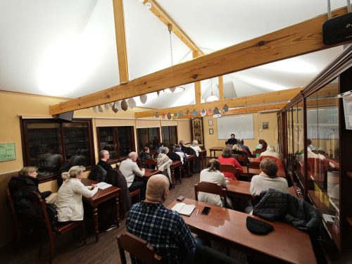 В храме Положения Ризы Пресвятой Богородицы во Влахерне, в Леонове прошли занятия Библейской школы для взрослых, посвященные малым пророкам и толкованию Евангелия