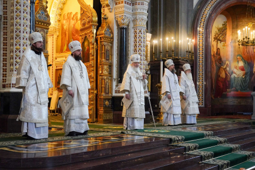 В Великую Субботу митрополит Арсений сослужил Святейшему Патриарху Кириллу за Литургией в Храме Христа Спасителя