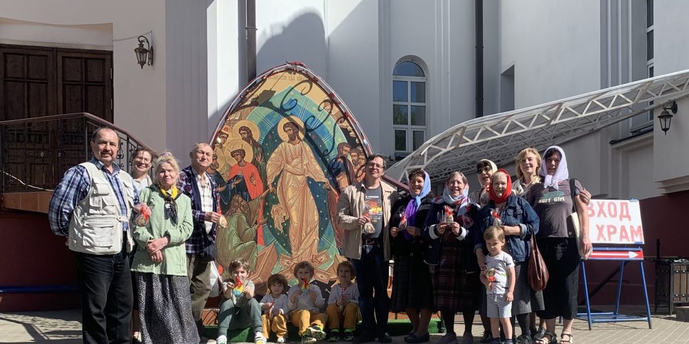 На территории храма преподобного Сергия Радонежского в Бибиреве прошла экскурсия для людей с нарушением слуха и для школьников из ЧОУ «Лотос» 