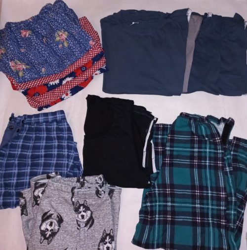 Добровольцы храма Собора Московских Святых в Бибиреве изготавливают адаптивную одежду для госпиталей