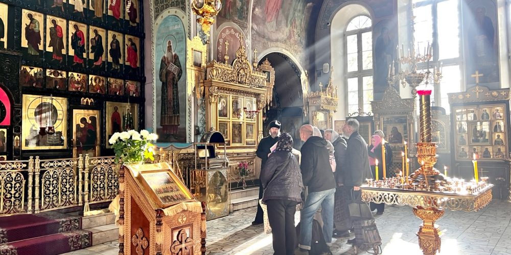 Храм святых мучеников Адриана и Наталии в Бабушкине посетили краеведы