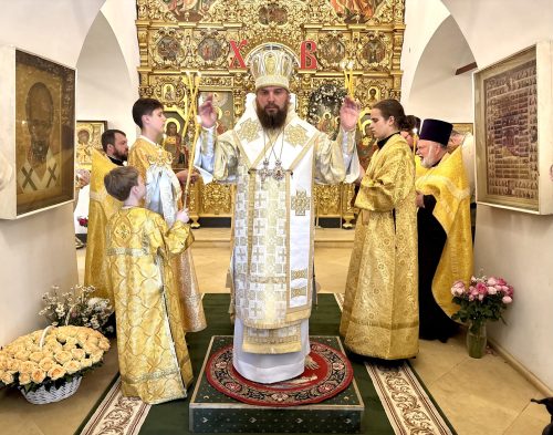 Митрополит Арсений возглавил всенощное бдение в храме Живоначальной Троицы в усадьбе Свиблово