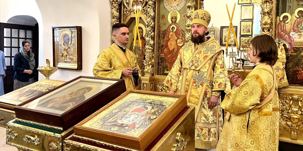 Митрополит Арсений возглавил всенощное бдение в храме Живоначальной Троицы в усадьбе Свиблово