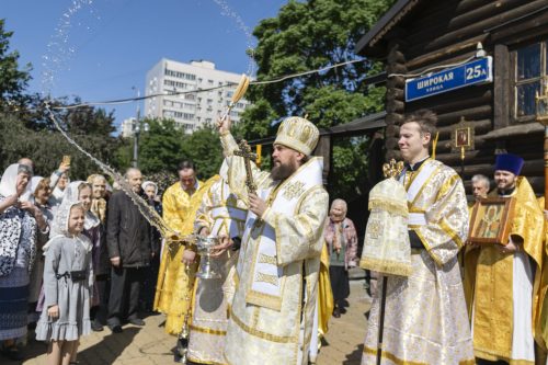 Митрополит Арсений совершил Божественную литургию в день престольного праздника в храме святителя Алексия, митрополита Московского в Раеве