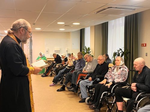 Клирик храма святых мучеников Адриана и Наталии в Бабушкине посетил и причастил Святых Христовых Таин жителей социального дома «Ярославский»