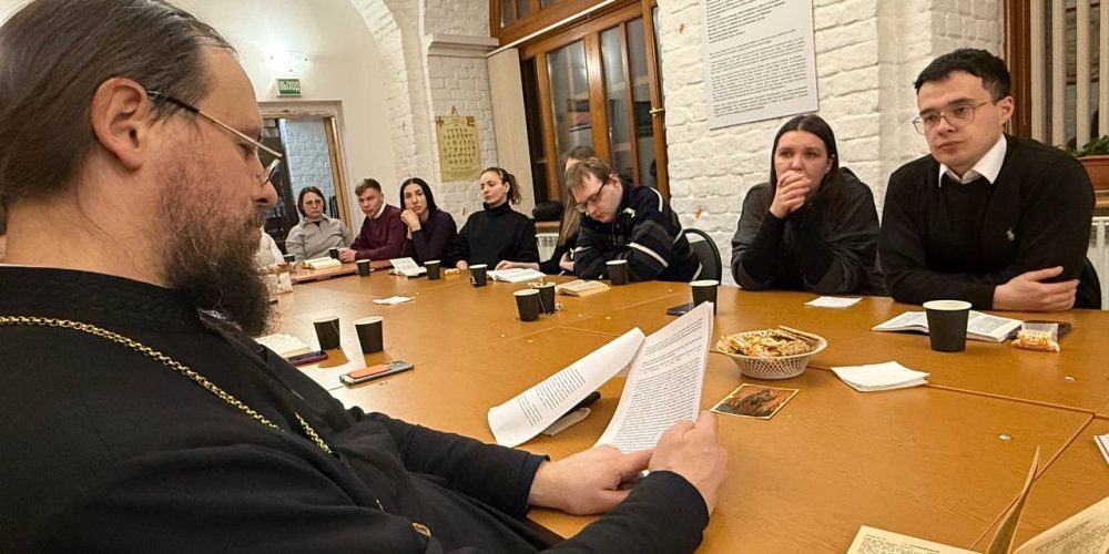 Семинар для молодежи в храме Тихвинской иконы Божией Матери в Алексеевском