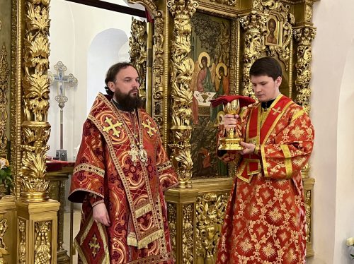 Митрополит Арсений совершил Божественную литургию в храме Живоначальной Троицы в усадьбе Свиблово