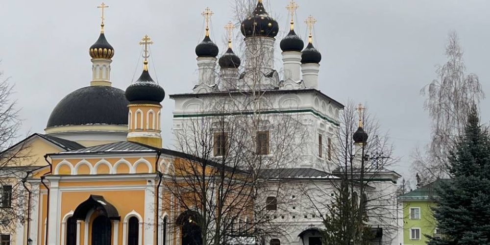 Молодежь храма Казанской иконы Божией матери в Лосиноостровской организовала для прихожан паломническую поездку в Вознесенскую Давидову пустынь
