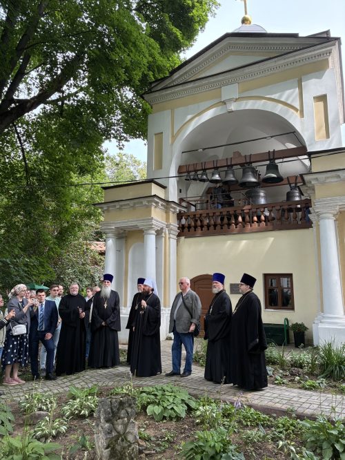 Праздничные звоны по случаю престольного праздника состоялись в храме Владимирской иконы Божией Матери в Виноградове