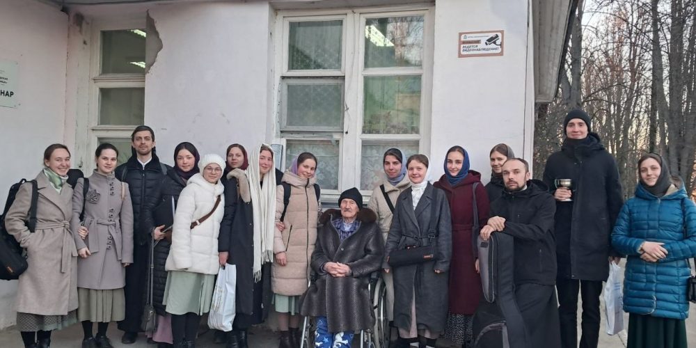 Молодежь храма святого благоверного князя Александра Невского в Лианозове посетила подопечных больницы в г. Краснозаводске