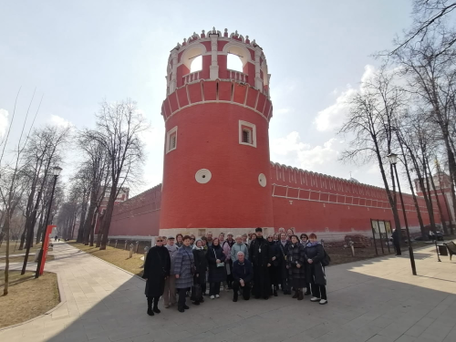 Прихожане храма святых равноапостольных Мефодия и Кирилла в Ростокине посетили Донской монастырь