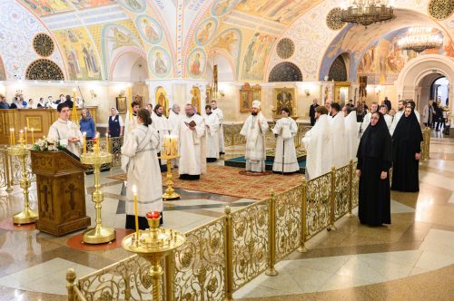 В день памяти жертв политических репрессий митрополит Арсений совершил Божественную литургию и панихиду в Преображенской церкви Храма Христа Спасителя
