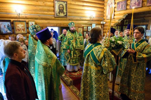 Митрополит Арсений совершил Божественную литургию в день престольного праздника в храме преподобных Антония и Феодосия Киево-Печерских в Бибиреве