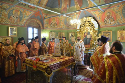 Митрополит Арсений возглавил Божественную литургию в день престольного праздника храма святых Бориса и Глеба в Зюзино
