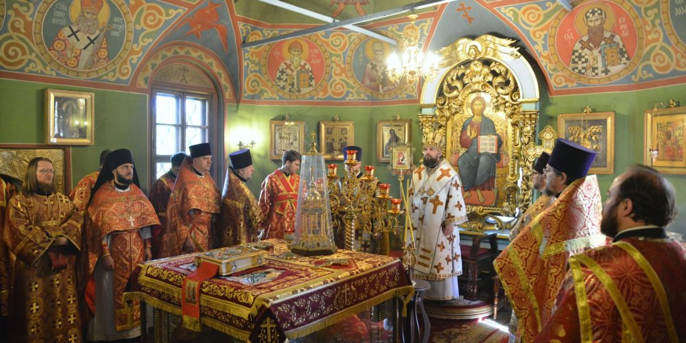 Митрополит Арсений возглавил Божественную литургию в день престольного праздника храма святых Бориса и Глеба в Зюзино