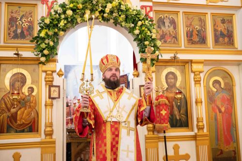 Митрополит Арсений возглавил Божественную литургию в день престольного праздника храма святителя Николая Мирликийского, Патриаршего подворья в Отрадном