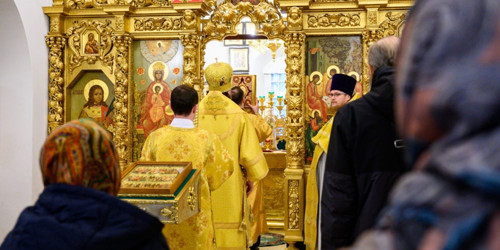 Митрополит Арсений совершил Божественную литургию в усадьбе Свиблово