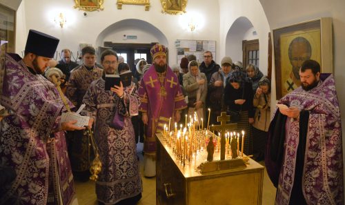 Митрополит Арсений совершил Божественную литургию в храме Живоначальной Троицы в Усадьбе Свиблово